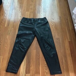Scoop faux leather legging!